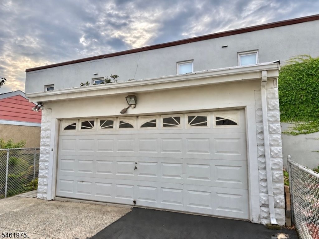Image 4 of property listing at 53 Garrison St, Newark City, NJ 07105