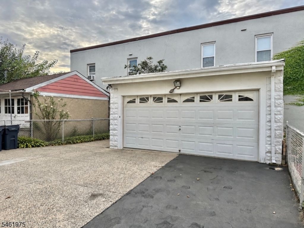 Image 5 of property listing at 53 Garrison St, Newark City, NJ 07105