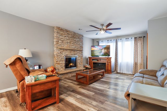 11S450 Carpenter Street, Lemont, IL 60439