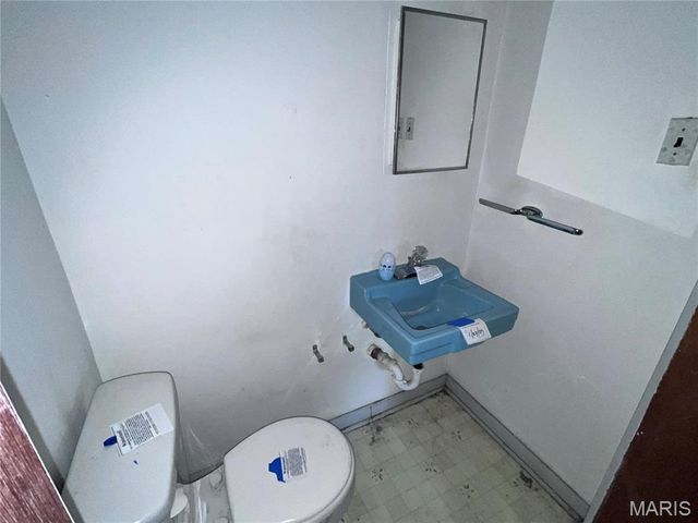 1320 Mendell Drive, University City, MO 63130