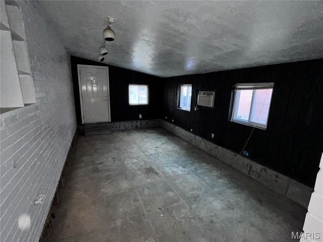 1320 Mendell Drive, University City, MO 63130