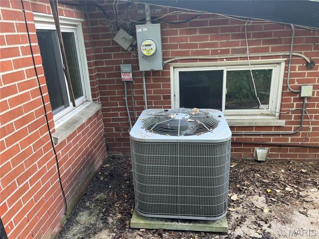 1320 Mendell Drive, University City, MO 63130