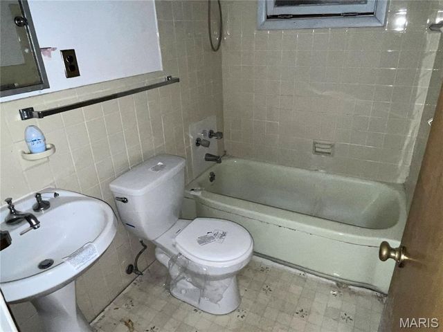 1320 Mendell Drive, University City, MO 63130