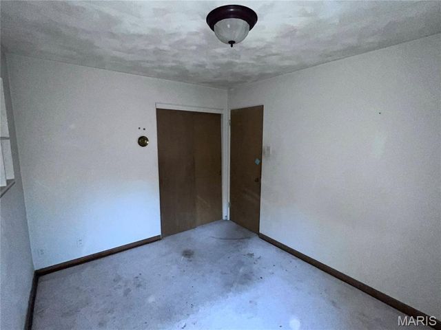 1320 Mendell Drive, University City, MO 63130