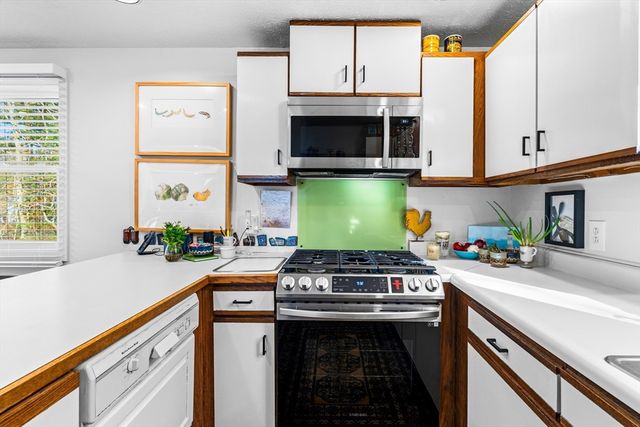 233 Pinecrest Beach Dr, Falmouth, MA 02536