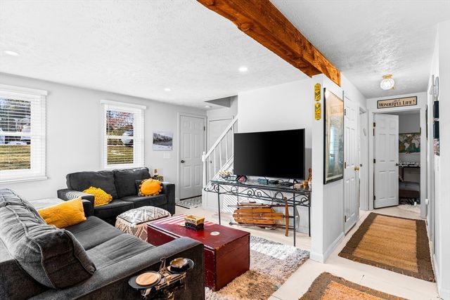 233 Pinecrest Beach Dr, Falmouth, MA 02536