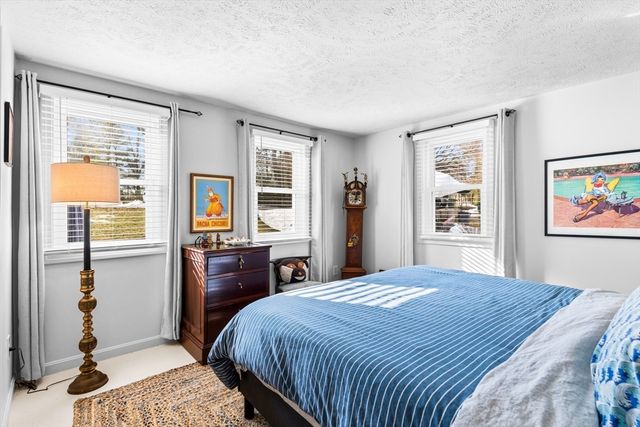 233 Pinecrest Beach Dr, Falmouth, MA 02536