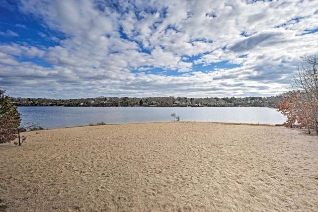 233 Pinecrest Beach Dr, Falmouth, MA 02536