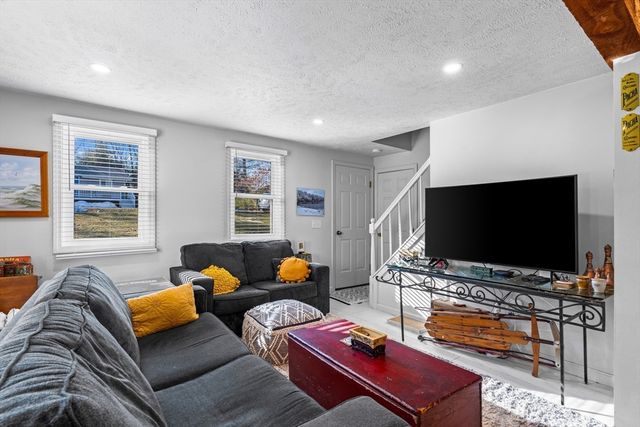 233 Pinecrest Beach Dr, Falmouth, MA 02536