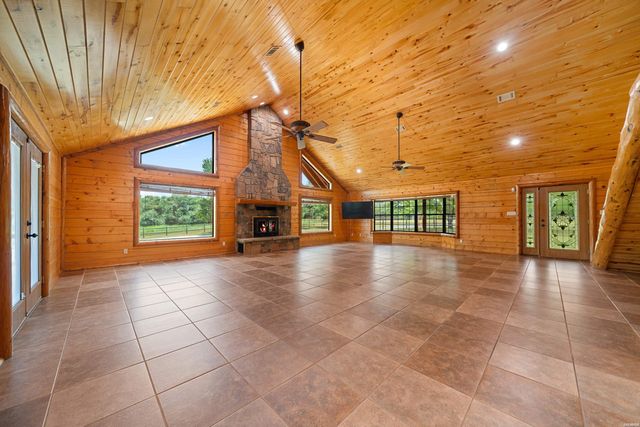 1646 Brady Mountain Road, Royal, AR 71968