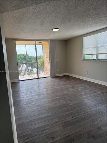 8323 Lake Dr 506, Doral, FL 33166