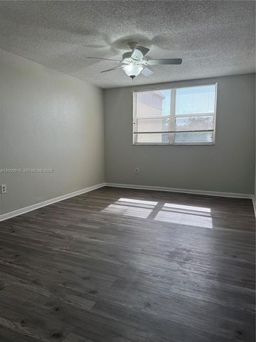 8323 Lake Dr 506, Doral, FL 33166