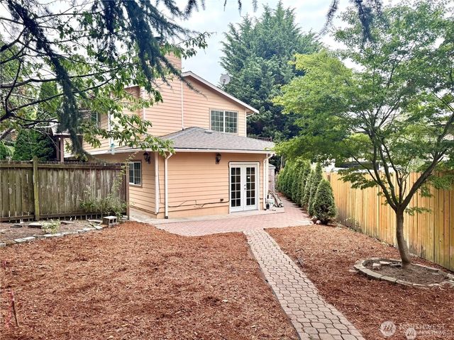 4016 Burton Place W, Seattle, WA 98199