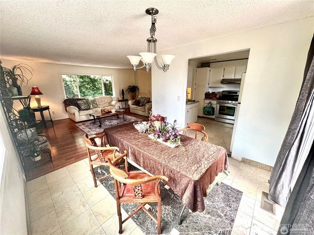 4016 Burton Place W, Seattle, WA 98199