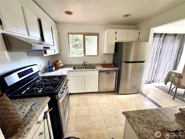 4016 Burton Place W, Seattle, WA 98199