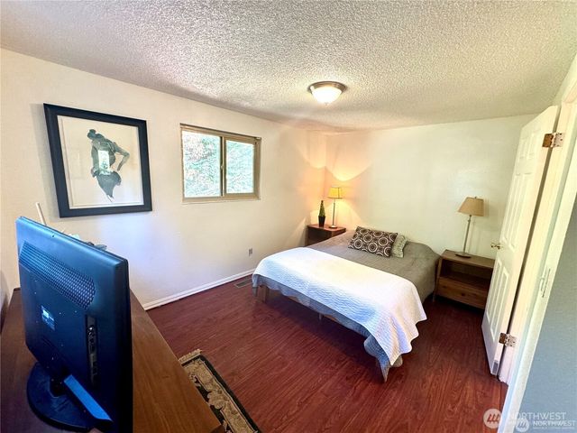 4016 Burton Place W, Seattle, WA 98199