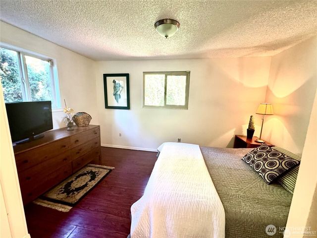 4016 Burton Place W, Seattle, WA 98199