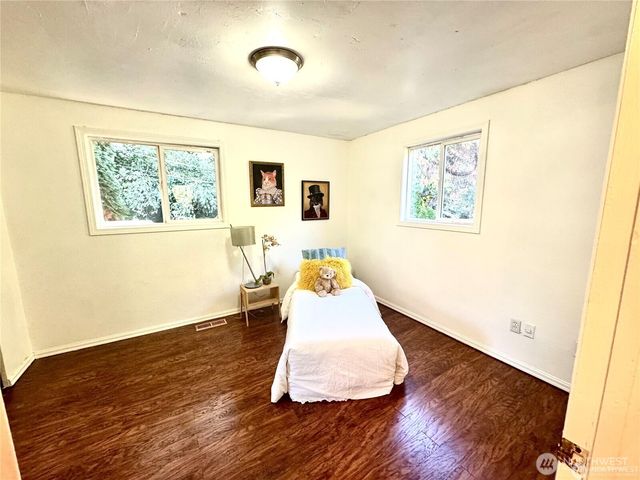 4016 Burton Place W, Seattle, WA 98199