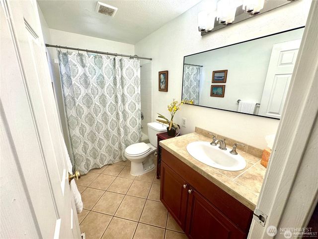 4016 Burton Place W, Seattle, WA 98199