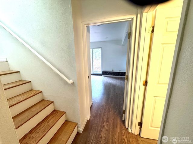 4016 Burton Place W, Seattle, WA 98199