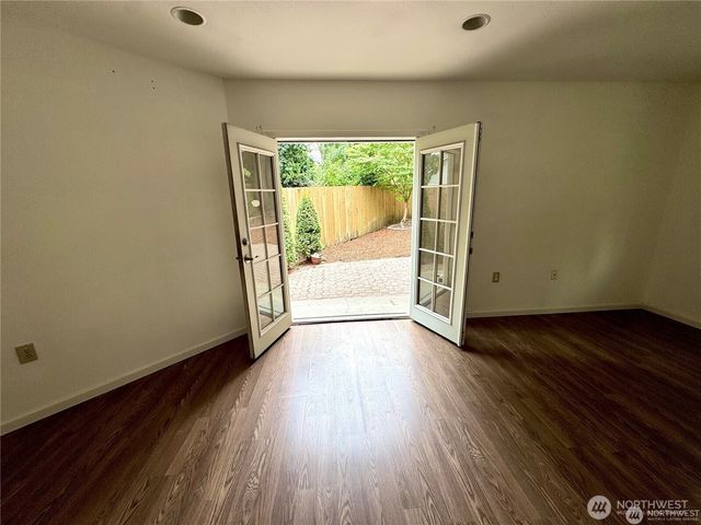 4016 Burton Place W, Seattle, WA 98199