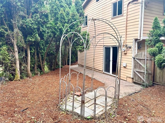 4016 Burton Place W, Seattle, WA 98199