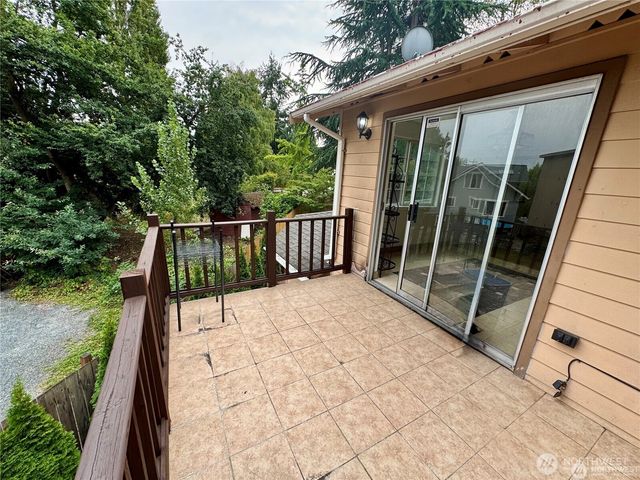 4016 Burton Place W, Seattle, WA 98199