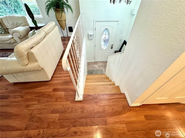 4016 Burton Place W, Seattle, WA 98199