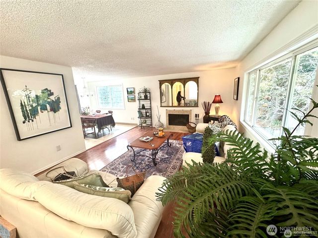 4016 Burton Place W, Seattle, WA 98199