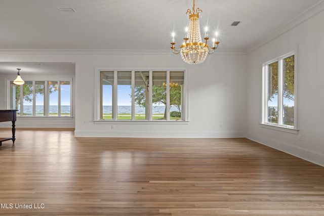 3007 Beach Boulevard, Pascagoula, MS 39567