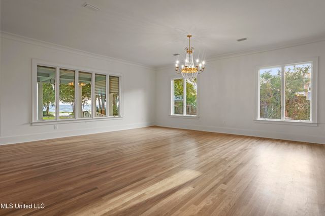 3007 Beach Boulevard, Pascagoula, MS 39567