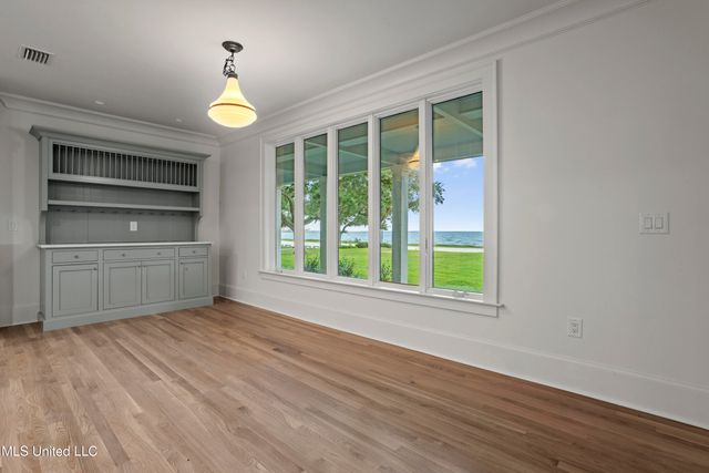 3007 Beach Boulevard, Pascagoula, MS 39567