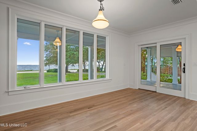 3007 Beach Boulevard, Pascagoula, MS 39567
