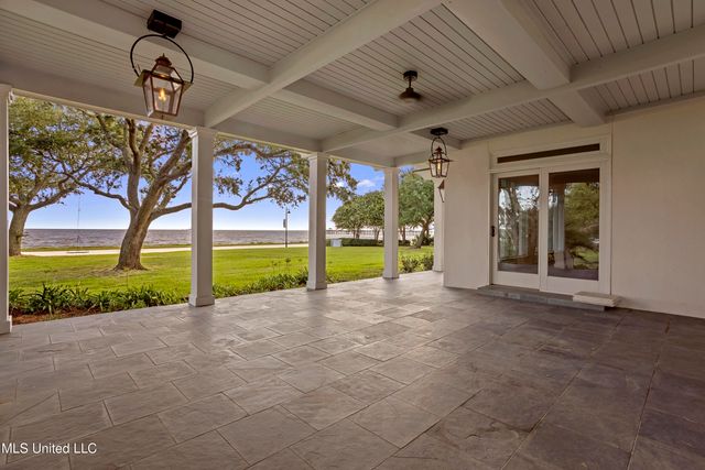 3007 Beach Boulevard, Pascagoula, MS 39567