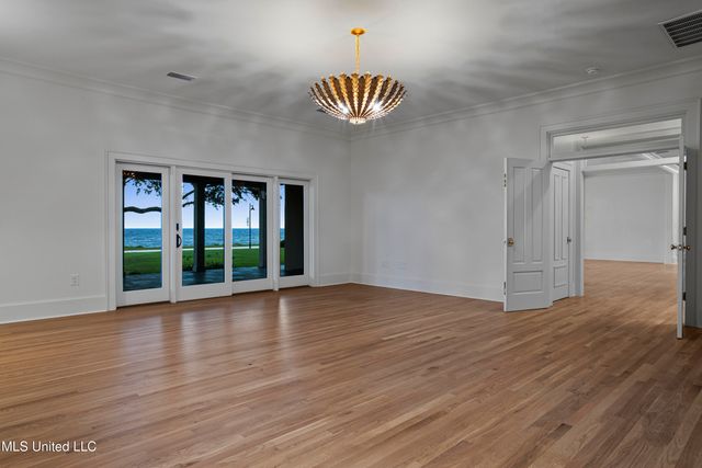 3007 Beach Boulevard, Pascagoula, MS 39567