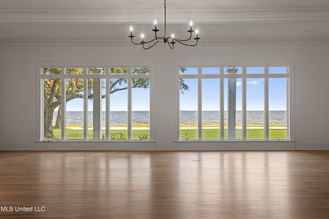 3007 Beach Boulevard, Pascagoula, MS 39567