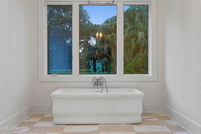 3007 Beach Boulevard, Pascagoula, MS 39567
