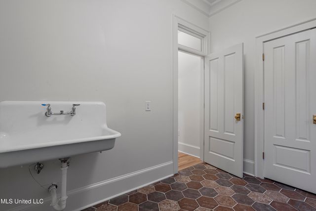 3007 Beach Boulevard, Pascagoula, MS 39567