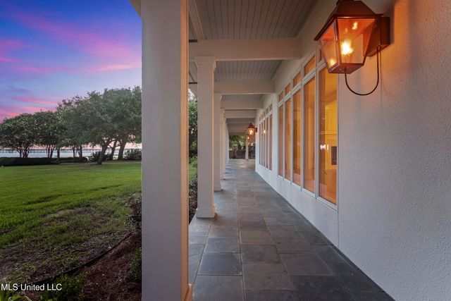 3007 Beach Boulevard, Pascagoula, MS 39567