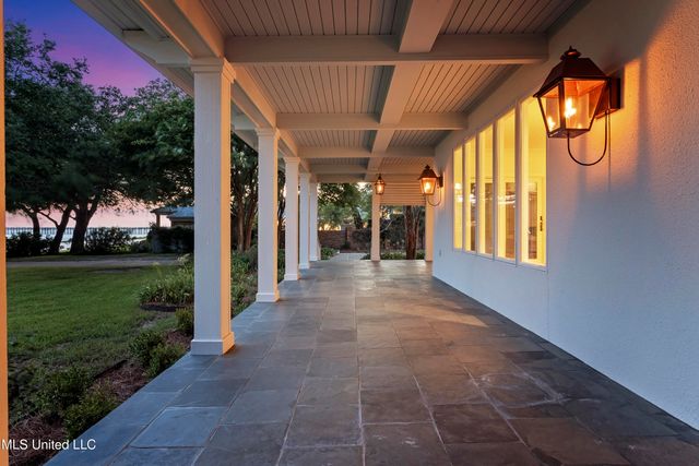 3007 Beach Boulevard, Pascagoula, MS 39567