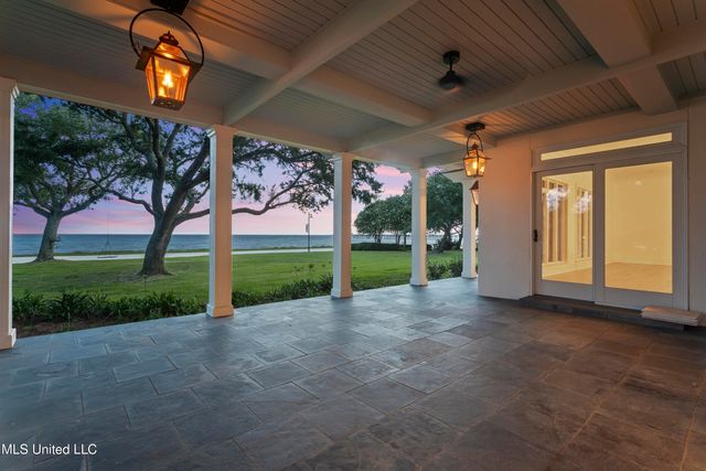 3007 Beach Boulevard, Pascagoula, MS 39567