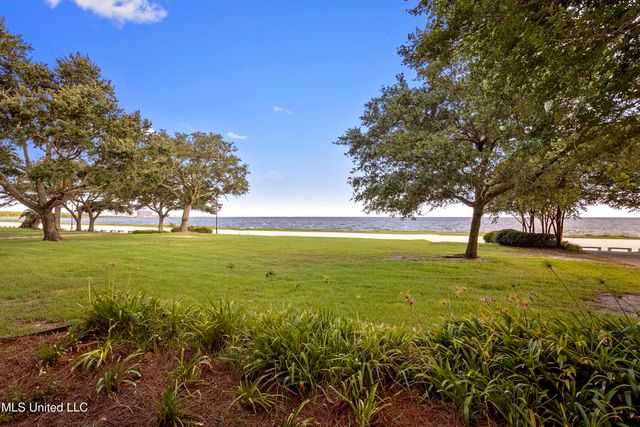 3007 Beach Boulevard, Pascagoula, MS 39567
