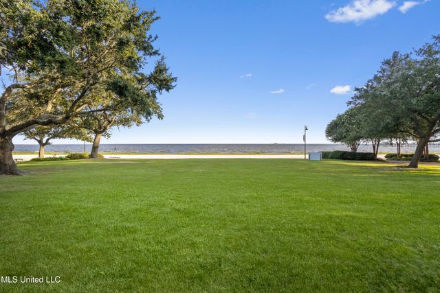 3007 Beach Boulevard, Pascagoula, MS 39567