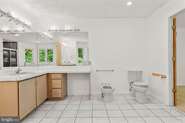 1111 WYOMISSING RD, Mohnton, PA 19540