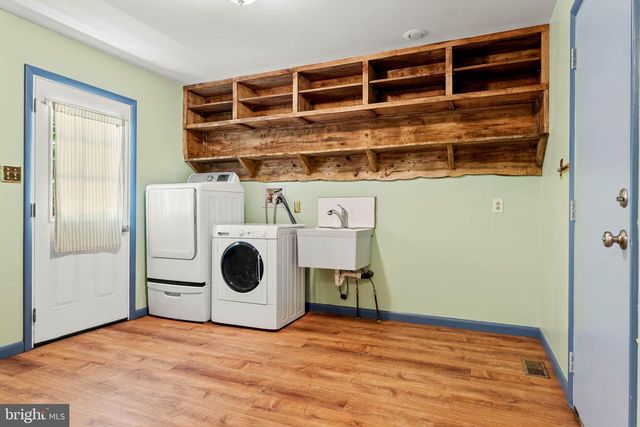 1111 WYOMISSING RD, Mohnton, PA 19540