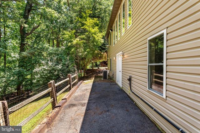 1111 WYOMISSING RD, Mohnton, PA 19540