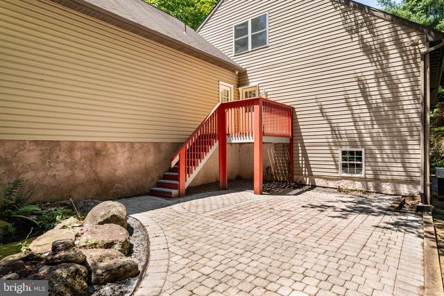 1111 WYOMISSING RD, Mohnton, PA 19540
