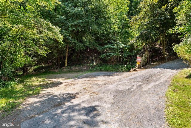 1111 WYOMISSING RD, Mohnton, PA 19540