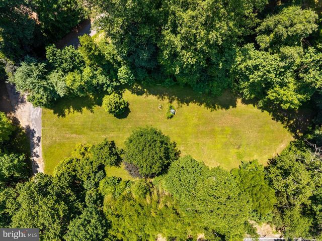 1111 WYOMISSING RD, Mohnton, PA 19540