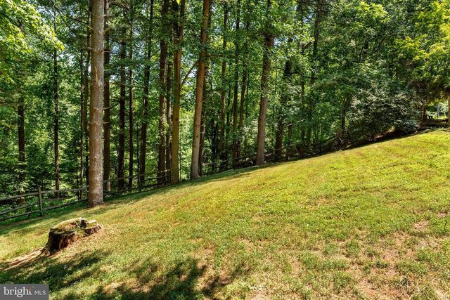 1111 WYOMISSING RD, Mohnton, PA 19540